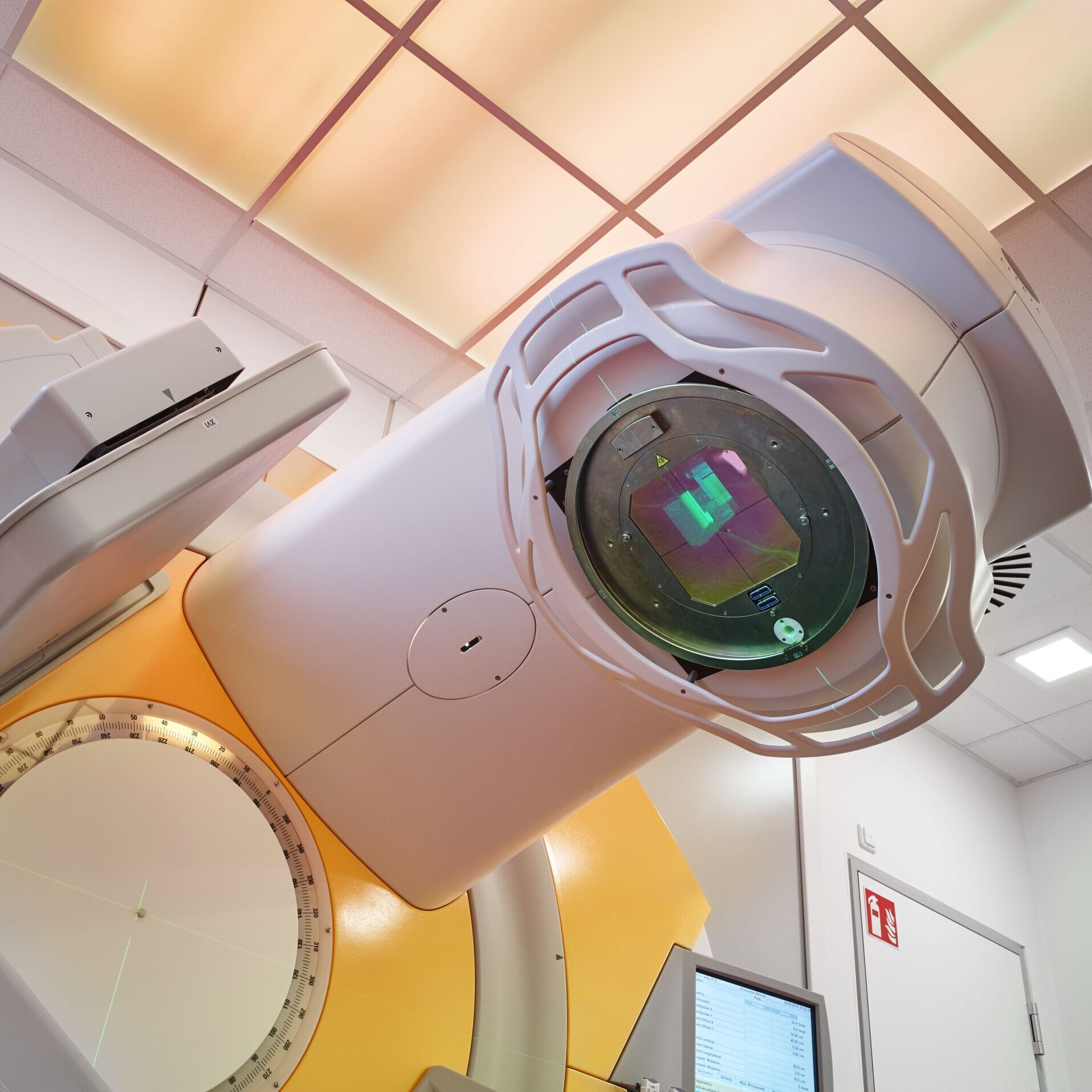 Foto eines Linearbeschleunigers der Klinik Dr. Hancken.