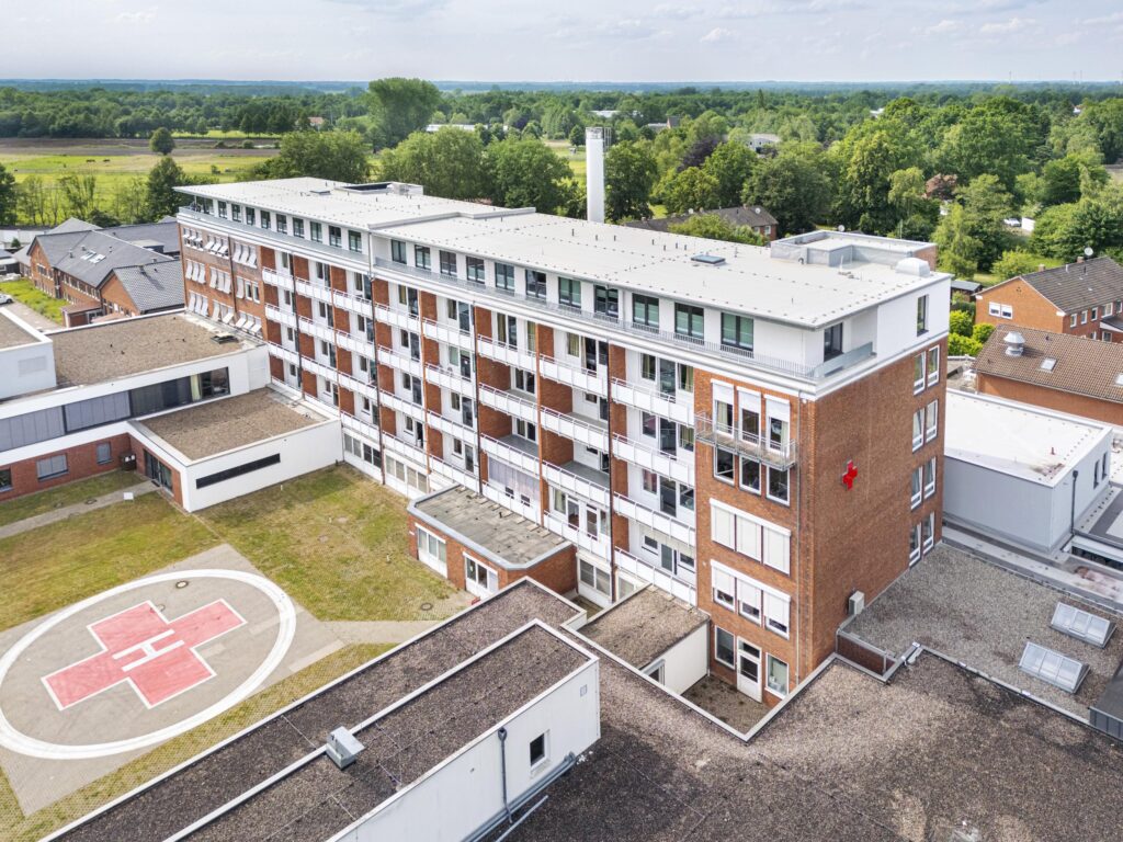 Ein Drohnenbild des MVZ Klinik Dr. Hancken Lilienthal